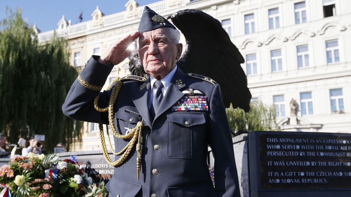 Pohřeb generála Bočka bude s vojenskými poctami